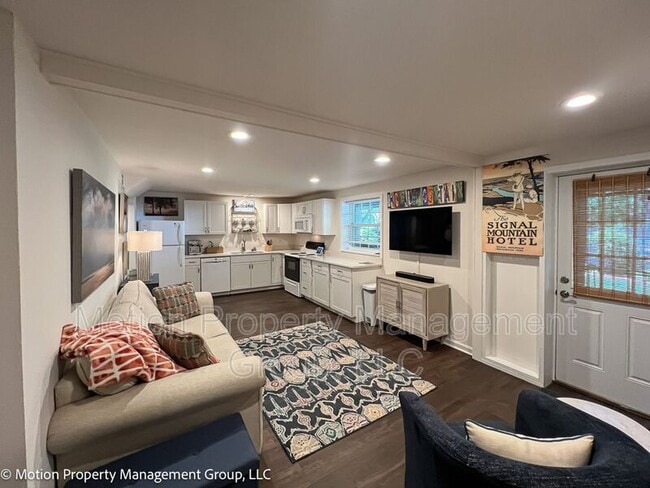 Building Photo - 123 N Palisades Dr