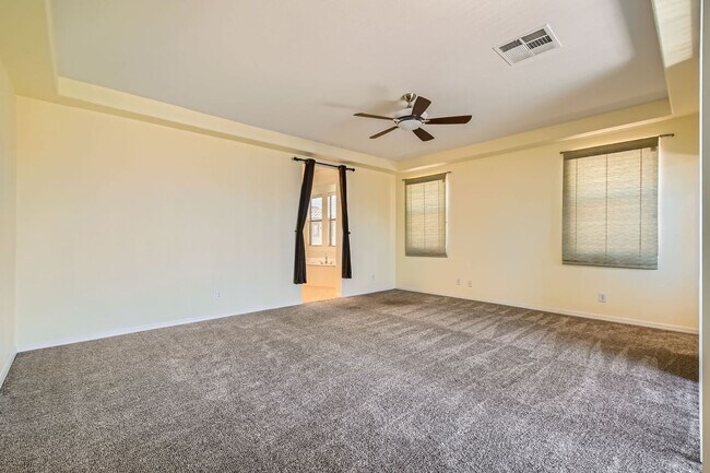 Building Photo - Beautiful 3 bedroom in Tuscany  community