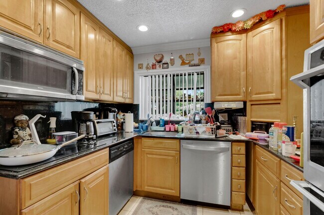 Building Photo - 7890 Lago Del Mar Dr