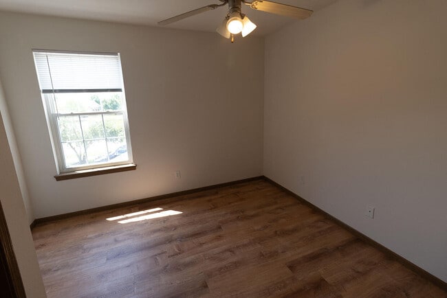 Building Photo - 5000 Derby Ridge Dr