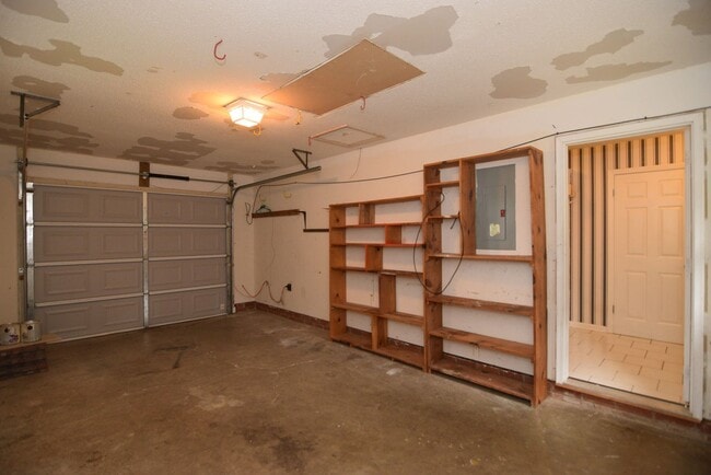 Building Photo - Evans 3 Bed/2 Bath w/ Garage & Huge Fenced...