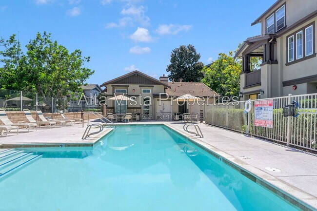 Building Photo - 16912 Laurel Hill Ln