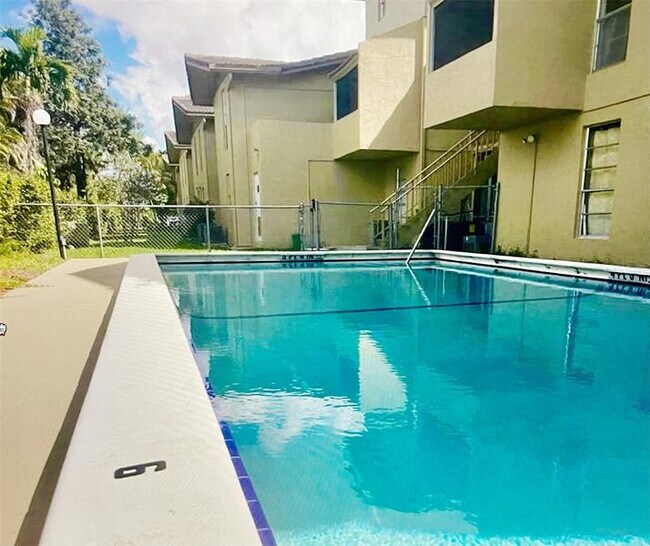 Building Photo - 11101 Royal Palm Blvd
