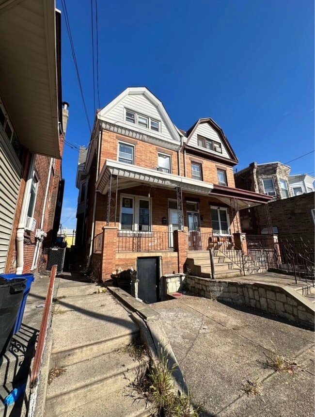 Building Photo - 111 E Wyoming Ave