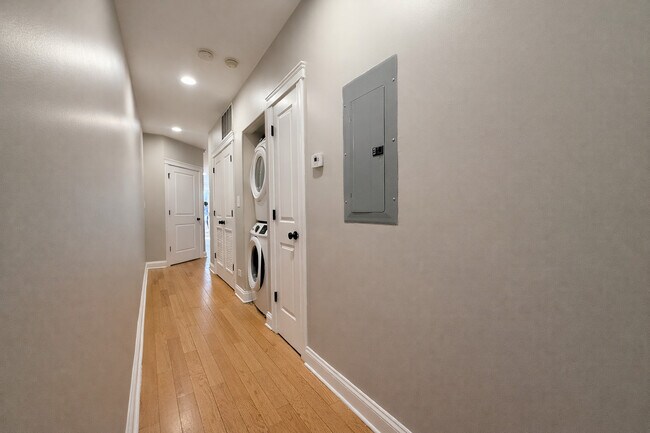 Building Photo - 6621 S Ingleside Ave