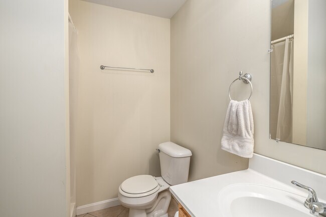 Building Photo - 39 River Village Dr