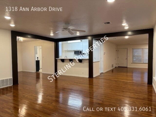 Building Photo - 1318 Ann Arbor Dr