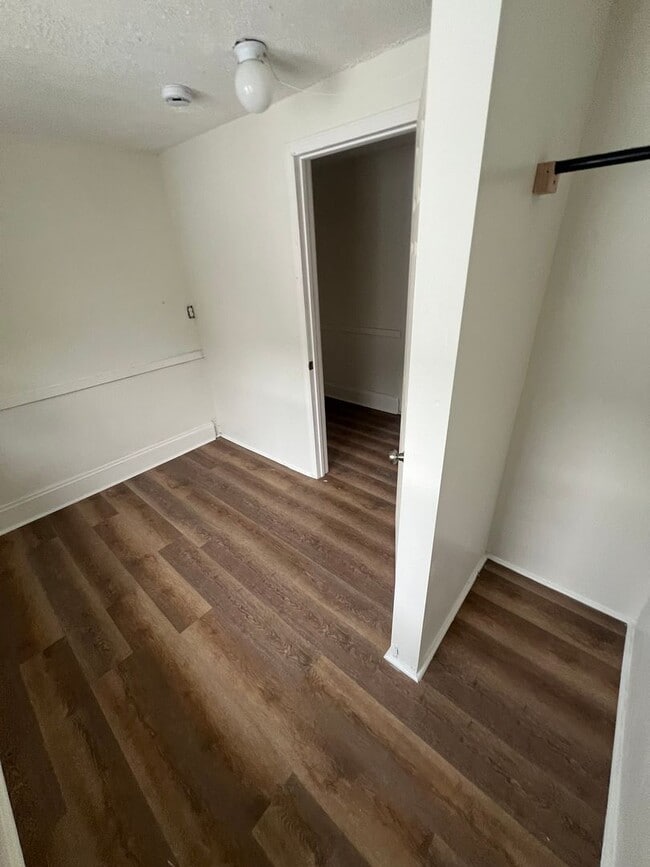 Building Photo - Charming 4-Bedroom Single-Family Home in C...