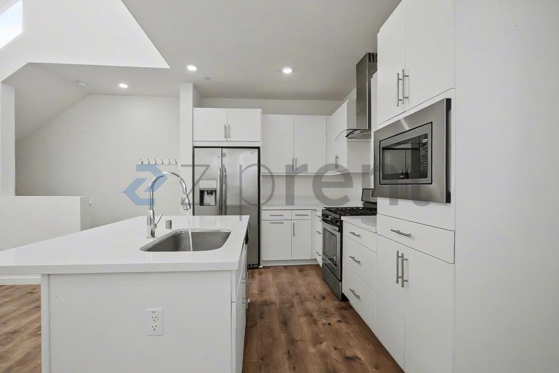 Building Photo - 450 Crate Ave