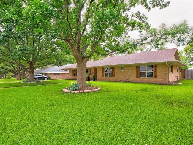 Building Photo - 1405 Yarborough Dr