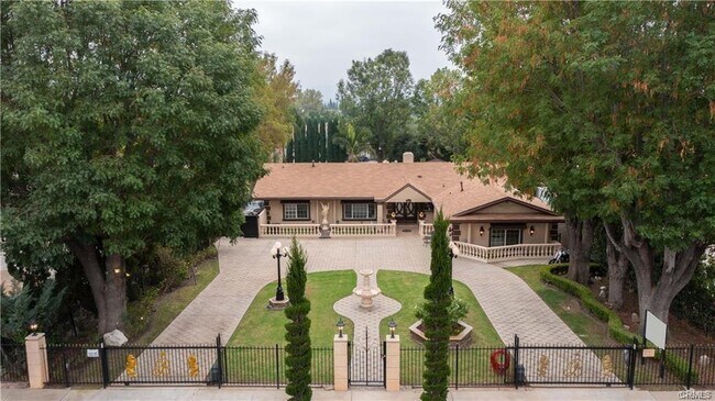 Building Photo - 18834 Devonshire St