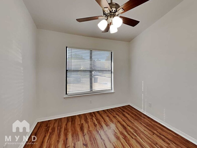 Building Photo - 4645 Baytree Dr