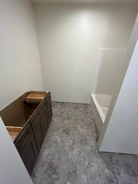 Building Photo - 327 Post Oak Dr