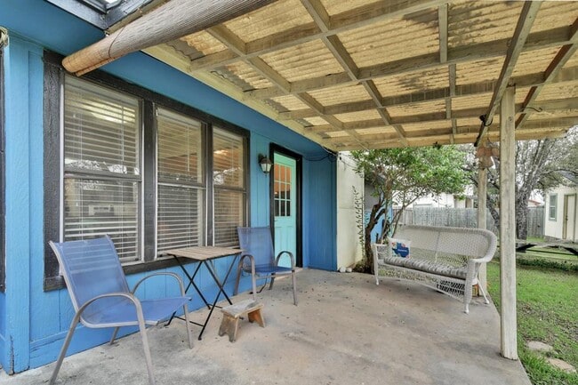 Building Photo - 506 S Mt Rushmore Dr