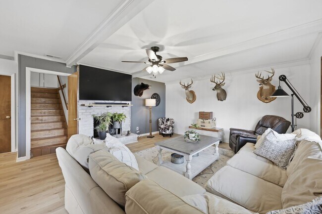 Building Photo - Stunning 4-Bedroom Waterfront Retreat with Modern Upgrades & Lake Living.