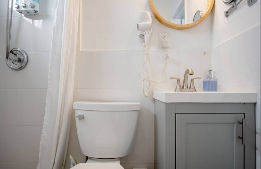 Building Photo - 2160 NW 18th Ter