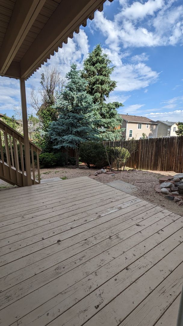 Building Photo - TWO STORY WITH FINISHED WALKOUT BASEMENT A...