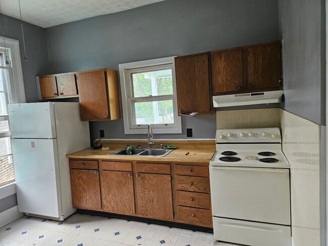 Building Photo - Knoxville 37917 - 2 Bedroom, 1 Bath home –...
