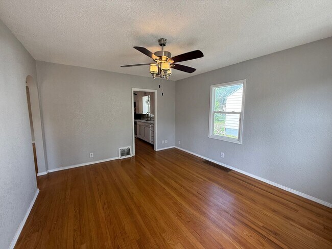 Building Photo - Three Bedroom, Two Bathroom Home! One car garage!