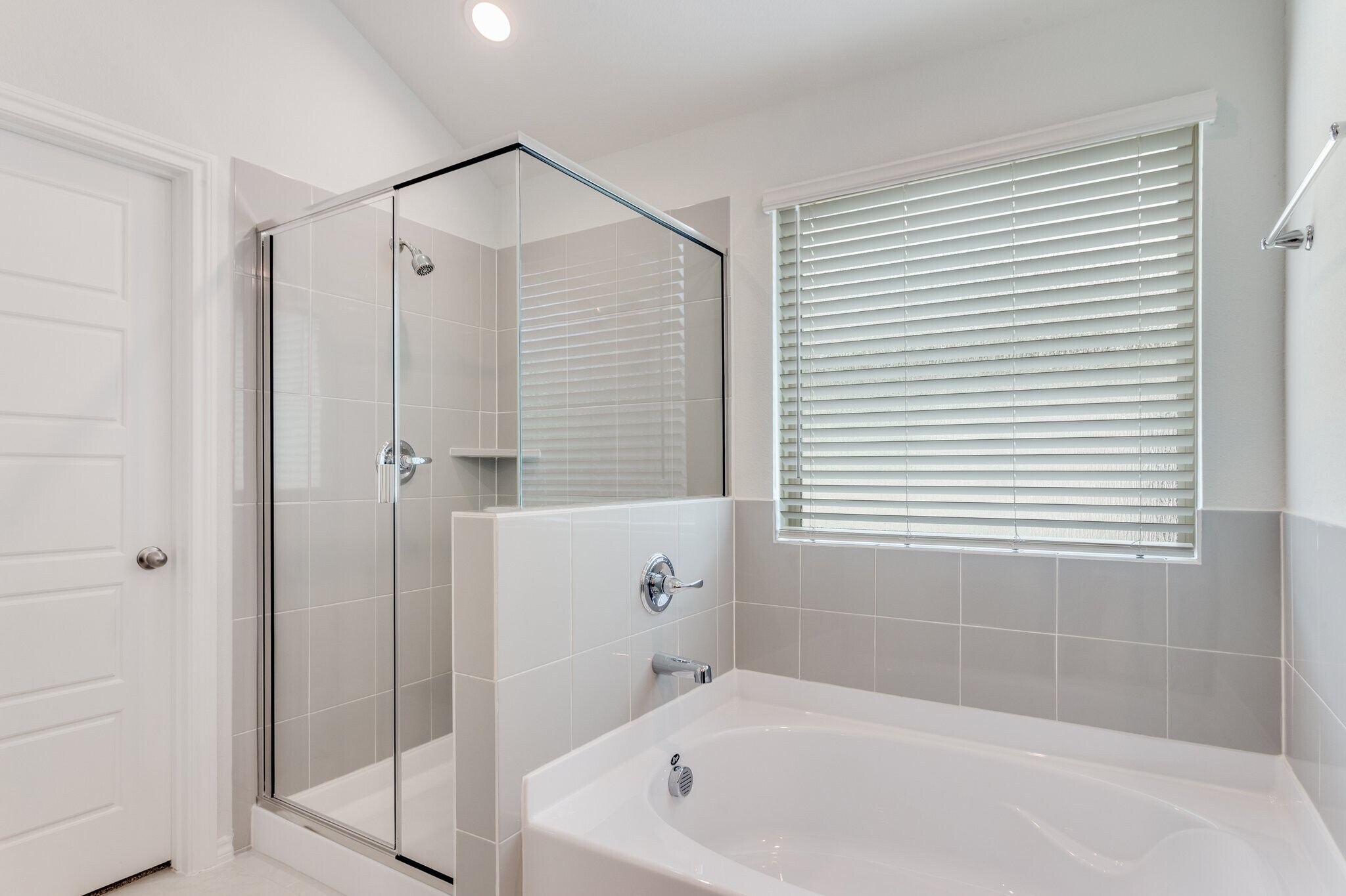 Building Photo - 2629 Streamside Dr