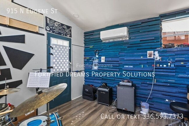 Building Photo - 915 N Eugene St