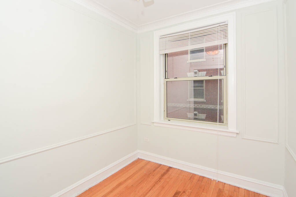 Building Photo - 547 W Surf St