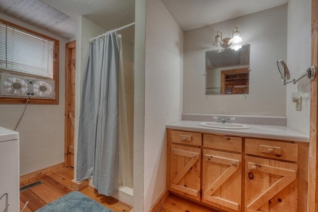 Building Photo - 121 Hawks Nest Ln