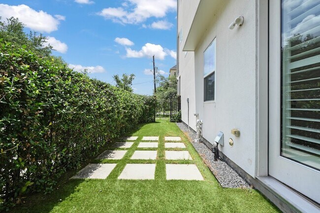 Building Photo - 804 Patterson St