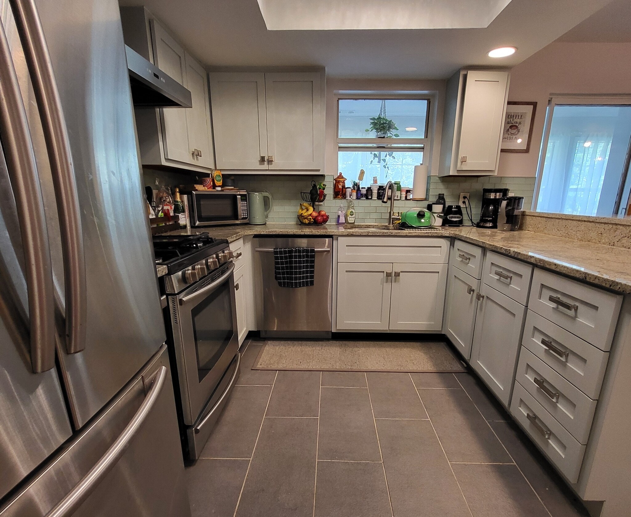 Kitchen - 72 Sutton Pl