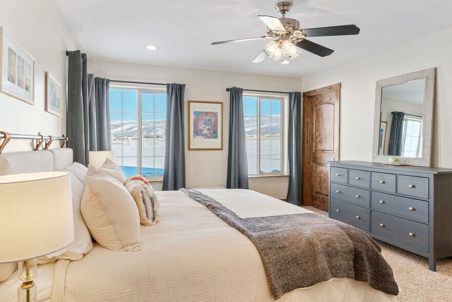 Building Photo - 1054 Canoe Loop