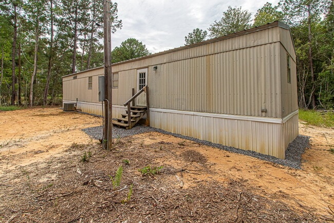 Building Photo - "Charming 2-Bed, 2-Bath Mobile Home Retrea...