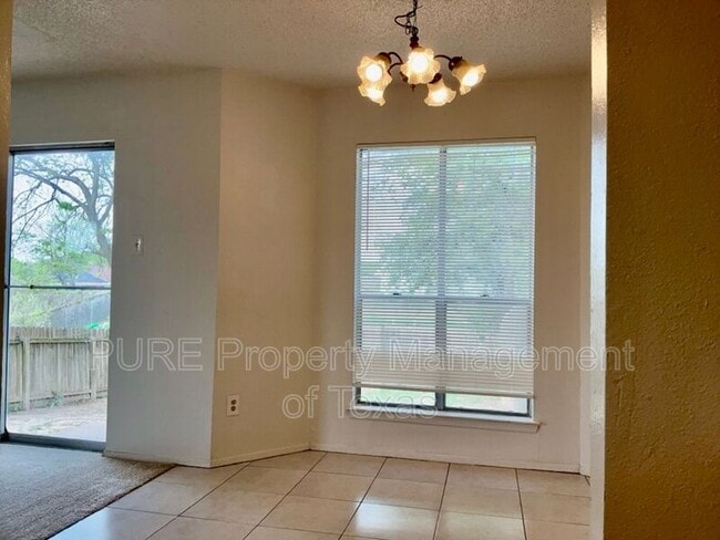 Building Photo - 12120 Thompkins Dr