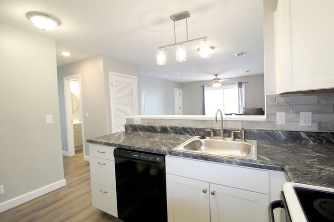 Building Photo - 1396 Hunters Rd