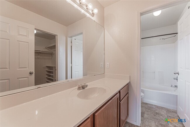 Building Photo - 2406 Waterfall Dr