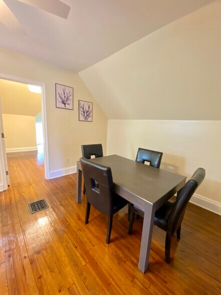 Building Photo - 1372 Neil Ave