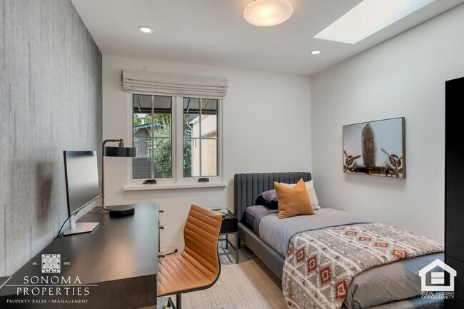 Building Photo - 3 Bedroom Exquisitely Furnished Home