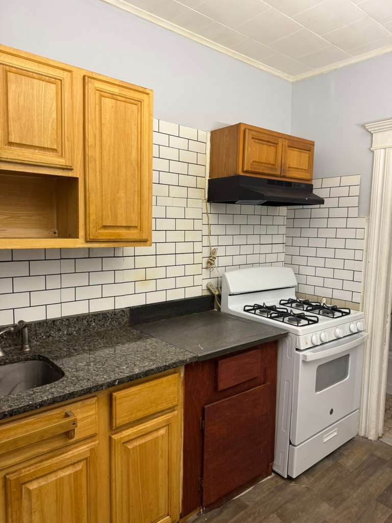 Building Photo - 368 N 11th St