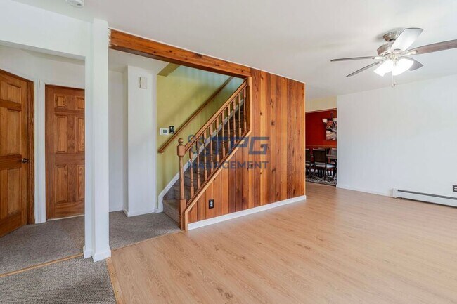 Building Photo - 8 Windsor Dr