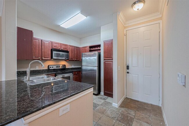 Building Photo - 7575 Kirby Dr