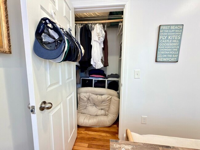 Building Photo - 62 Melrose St