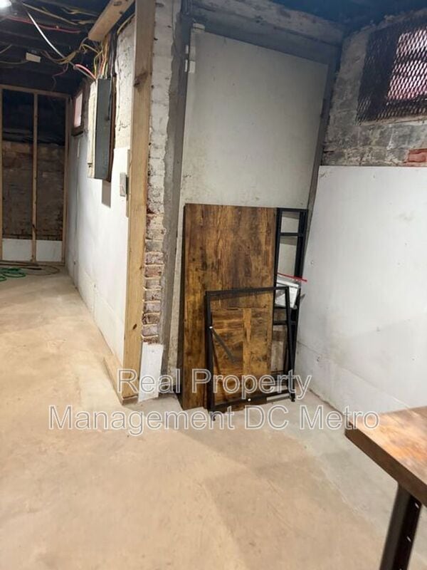 Building Photo - 1219 Pleasant St SE