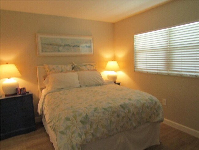 Building Photo - 1400 Tarpon Center Dr
