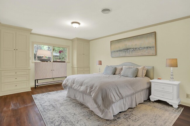 Building Photo - 3607 Highland Park Pl