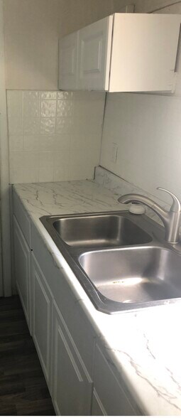 Building Photo - 811 N Pine St