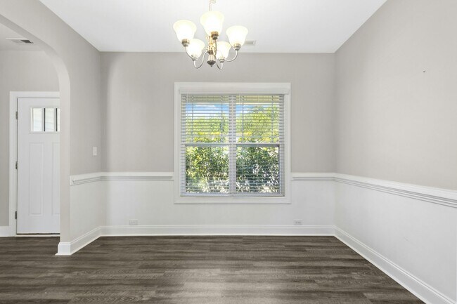 Building Photo - Charming and Freshly Updated Cul-de-Sac Home in Sanford!