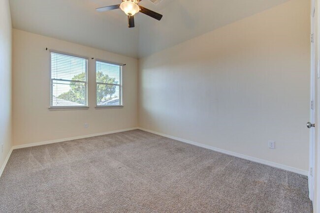 Building Photo - 10014 Spring Shadows Park Cir