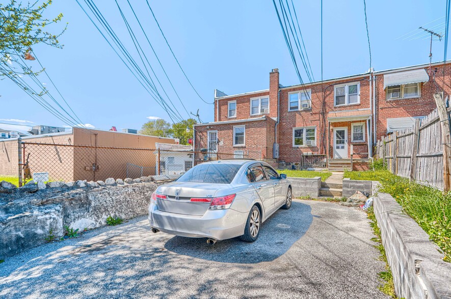 Building Photo - 4041 Wilkens Ave