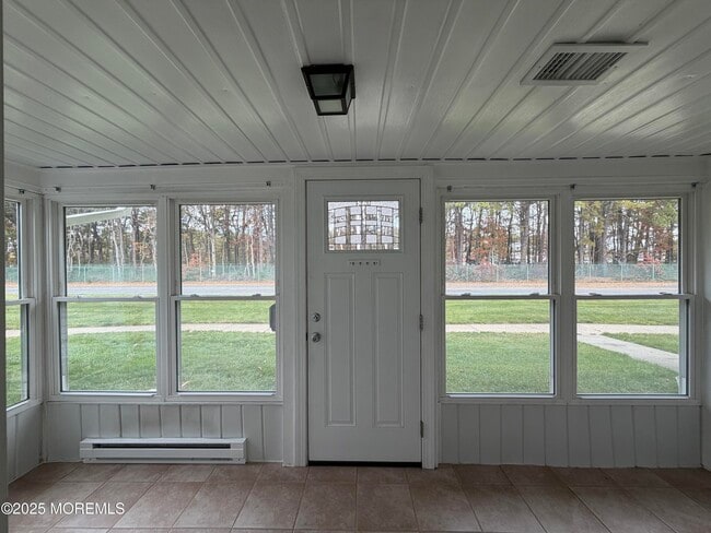 Building Photo - 664D Plymouth Dr