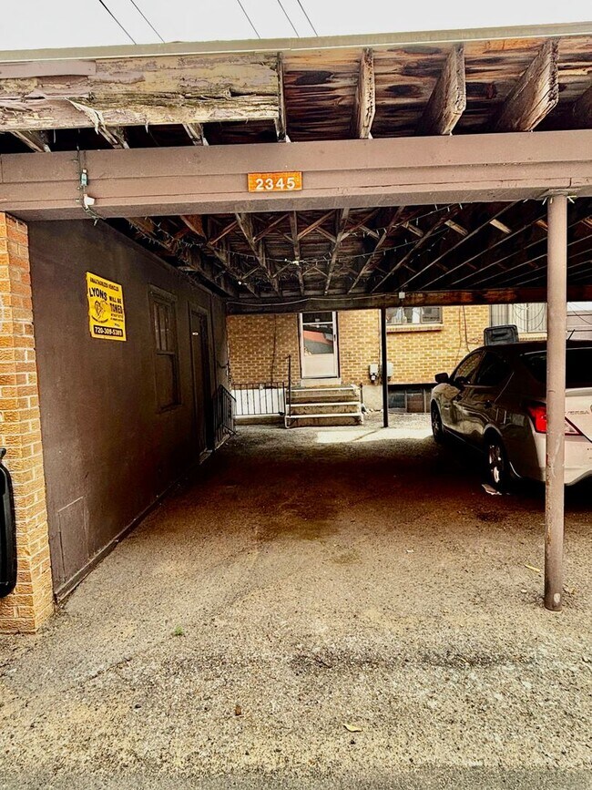 Building Photo - Stylishly Updated and Super Spacious 1-Bed...