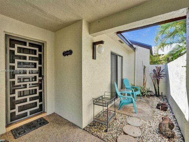 Building Photo - 8511 Casa Del Lago